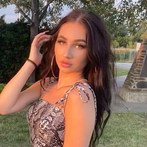 Meet your Posher, Olivia